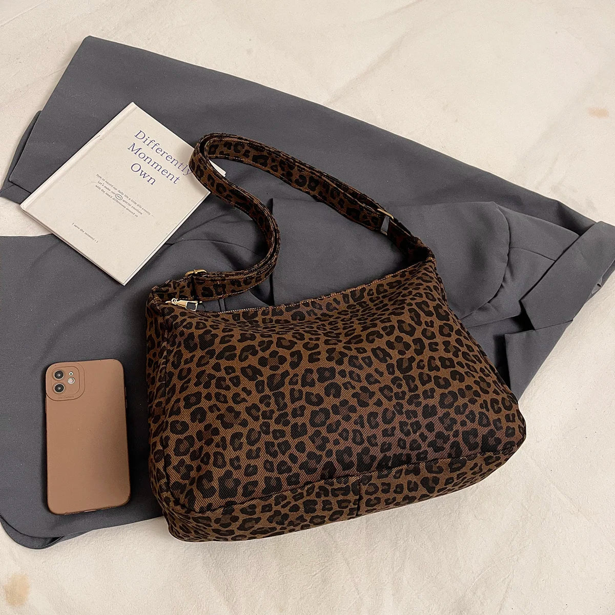 Bolso de Hombro con Estampado Leopardo