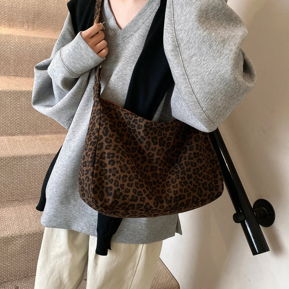 Bolso de Hombro con Estampado Leopardo
