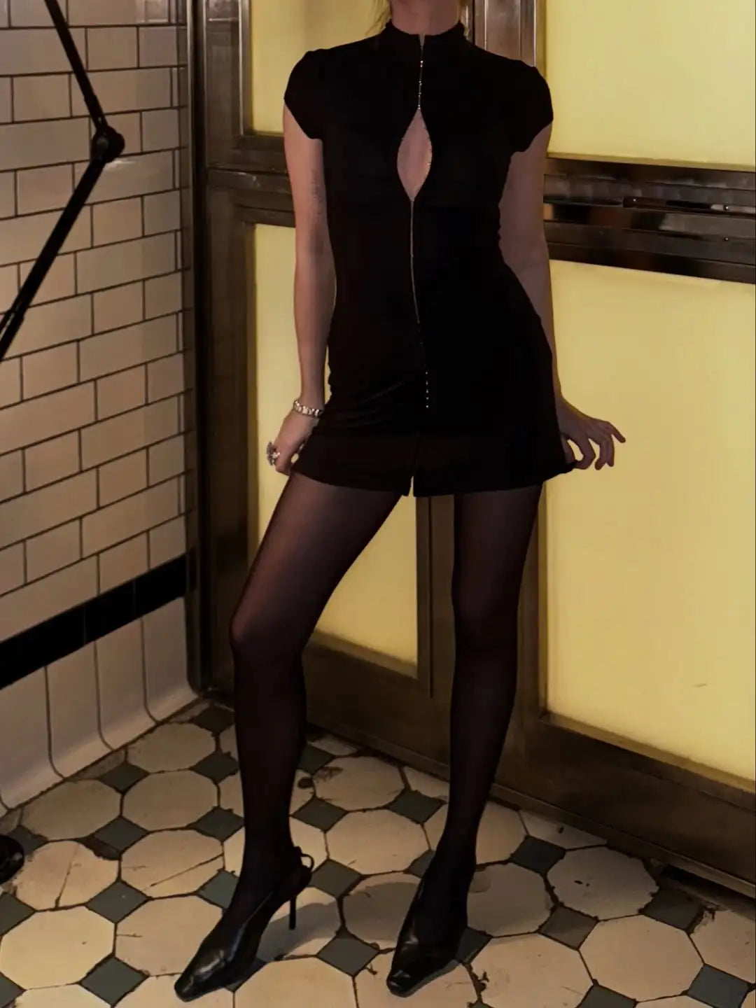 Vestido Mini Negro Calado Estilo K-Pop