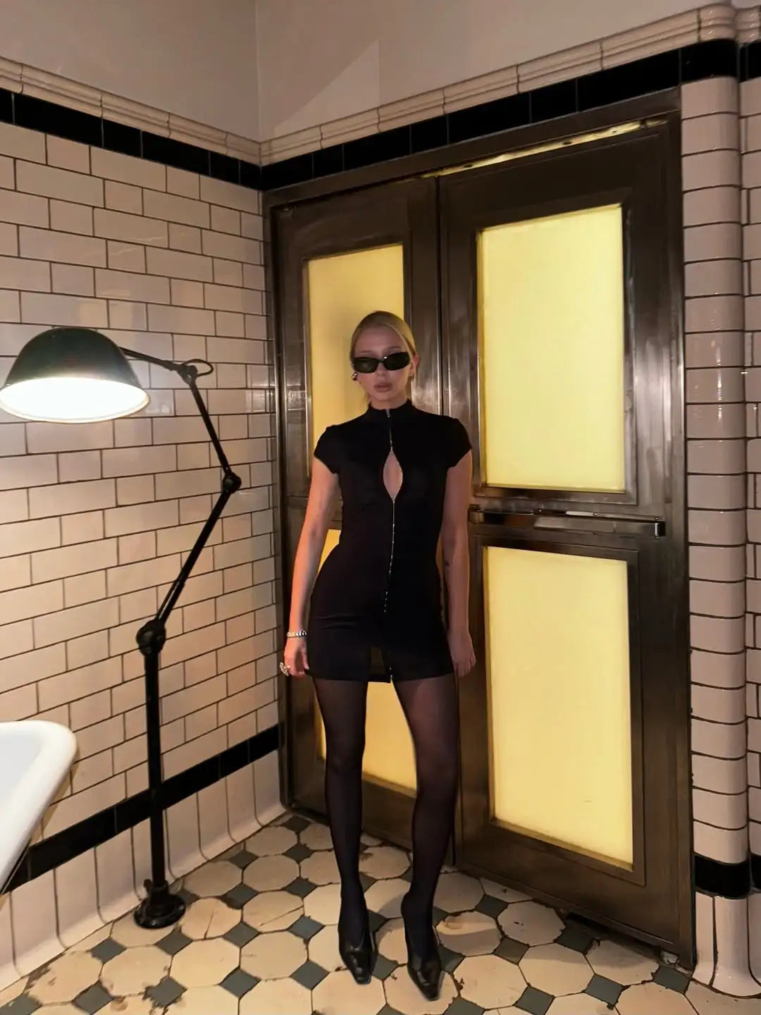 Vestido Mini Negro Calado Estilo K-Pop