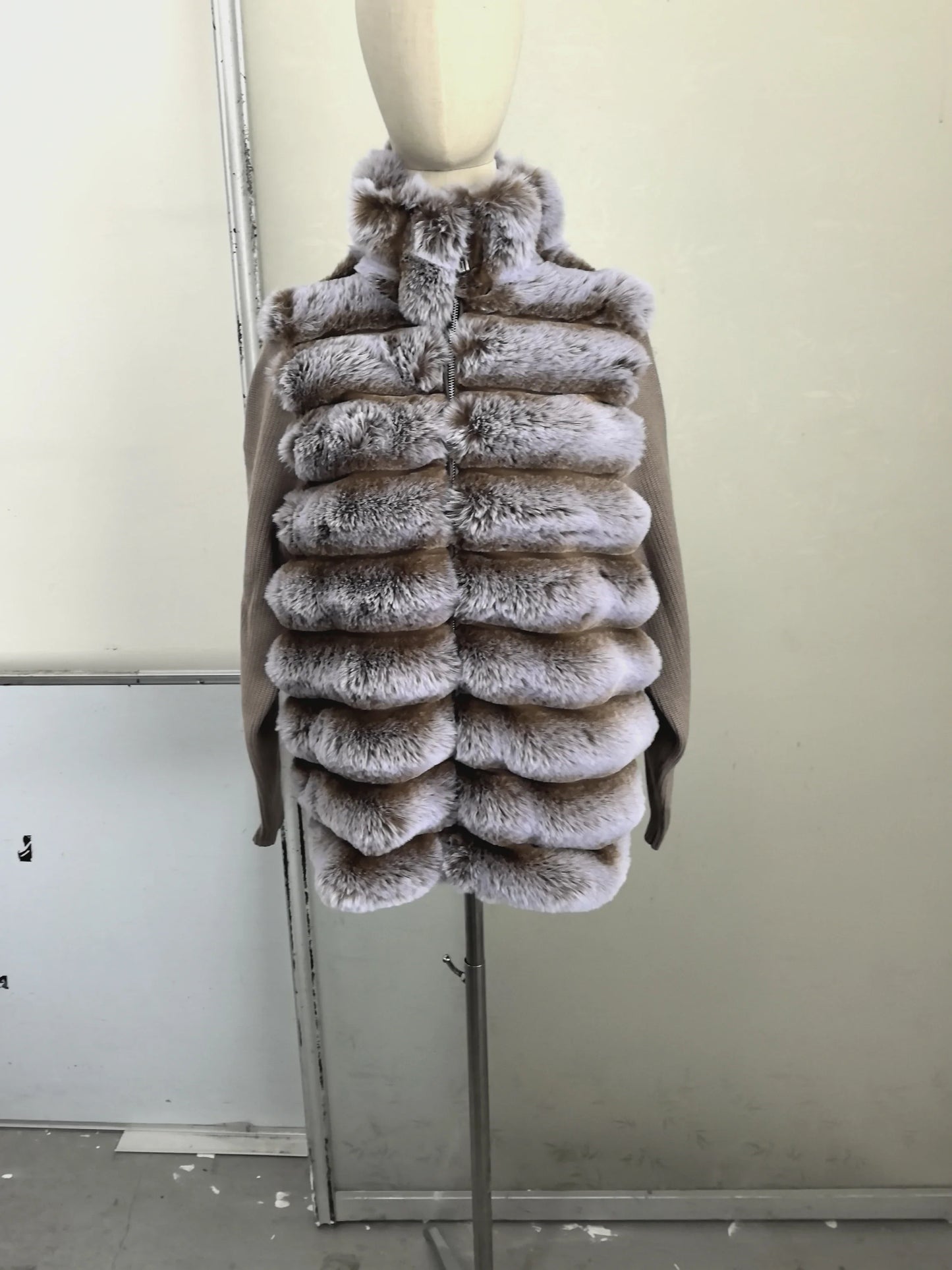 Chaqueta con Paneles de Piel Sintética