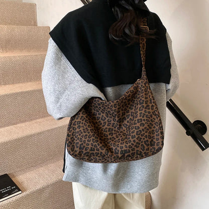 Bolso de Hombro con Estampado Leopardo
