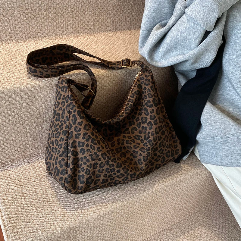 Bolso de Hombro con Estampado Leopardo
