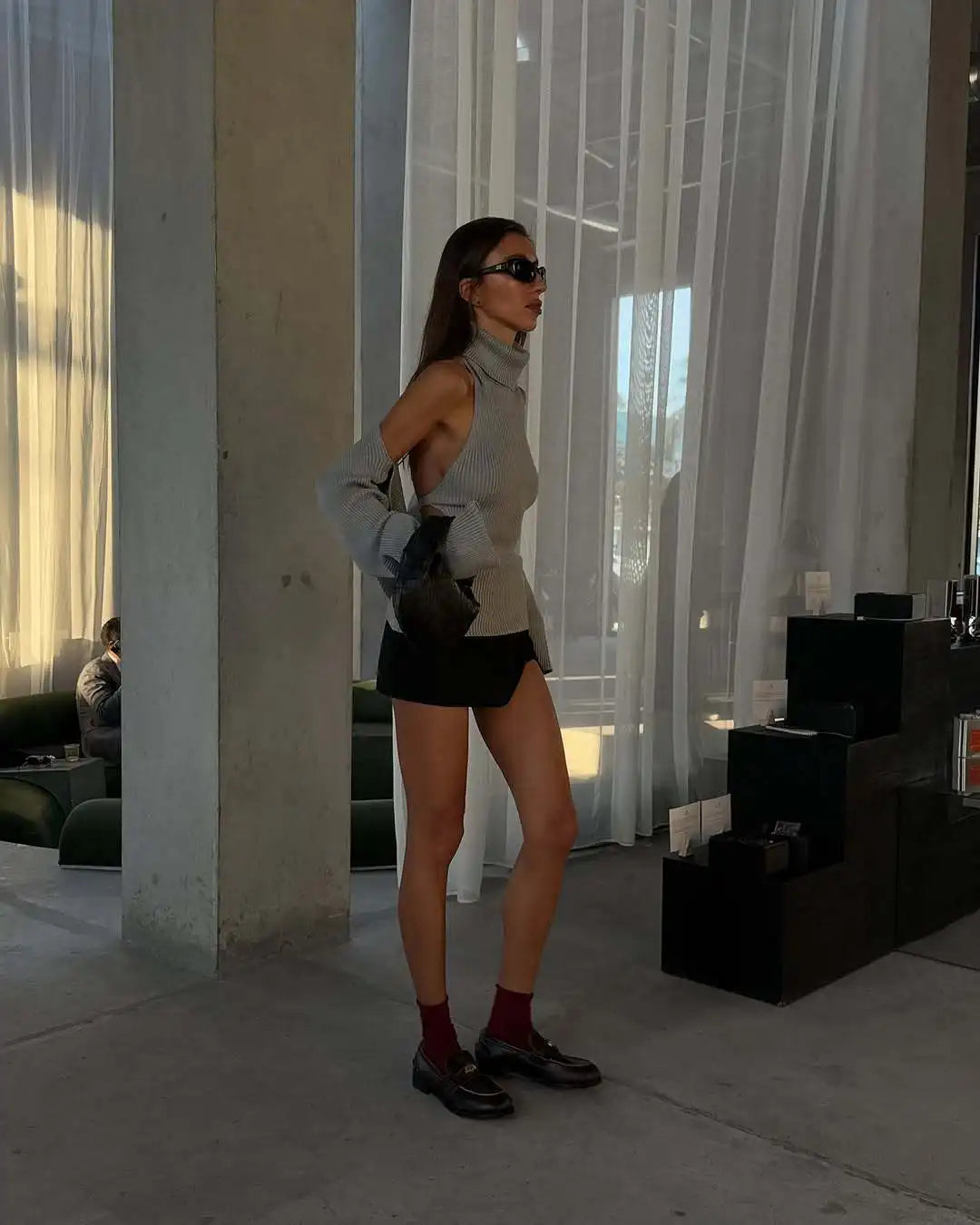 Chaleco de Punto de Cuello Alto con Espalda Descubierta para Mujer