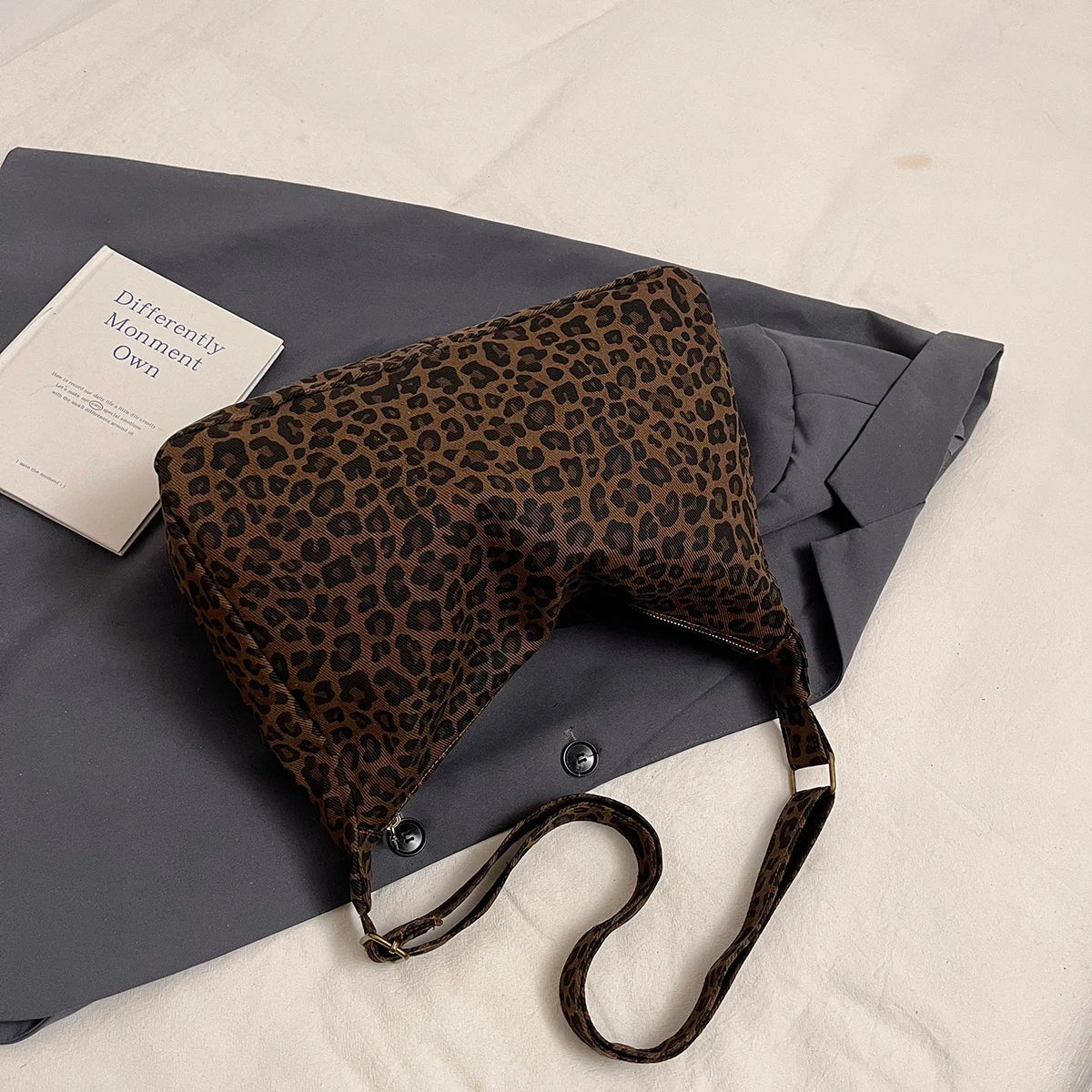 Bolso de Hombro con Estampado Leopardo