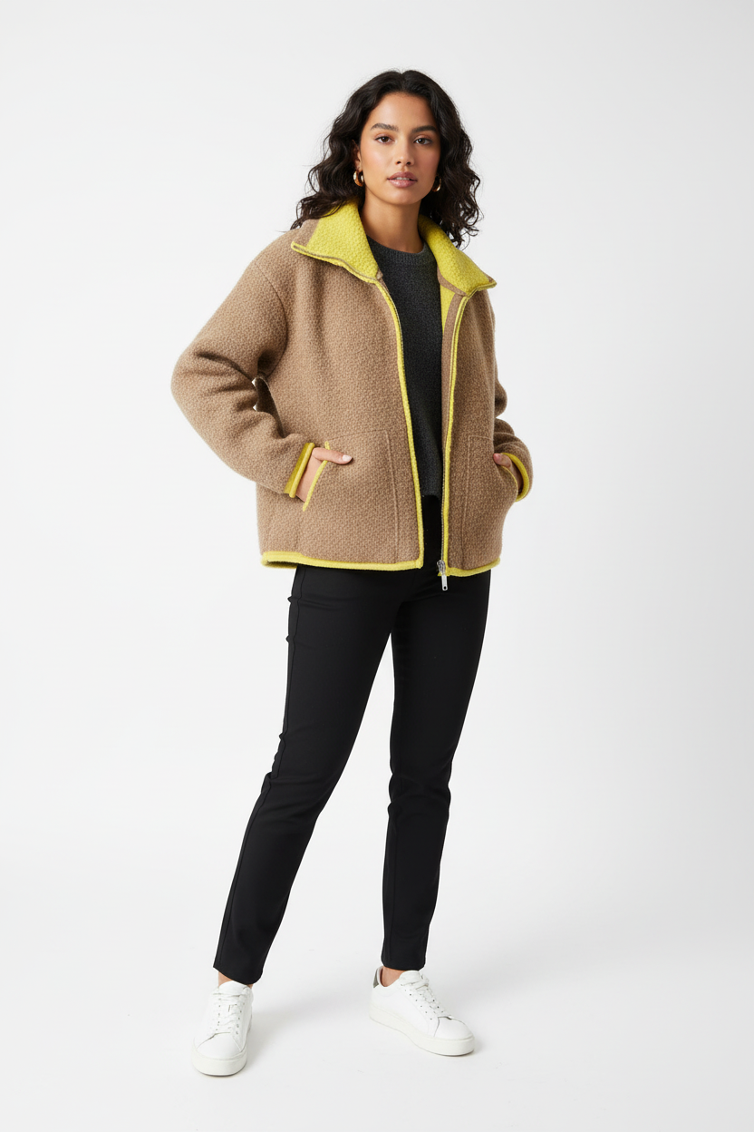 Modelo con chaqueta de punto