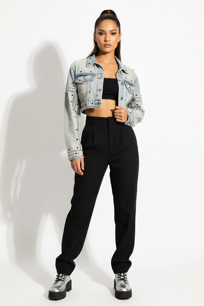 Modelo con chaqueta denim coreana